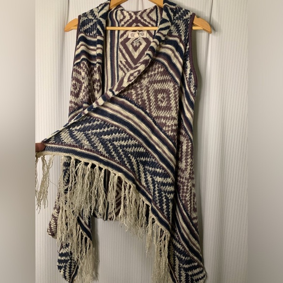 Pink Rose - Open Front Sleeveless Cardigan W/ Waterfall Collar And Fringe Detail - Picture 4 of 8